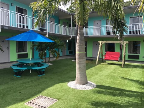 Welcome To Tropical Inn & Suites - Hotel Grounds