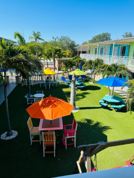 Welcome To Tropical Inn & Suites - Courtyard
