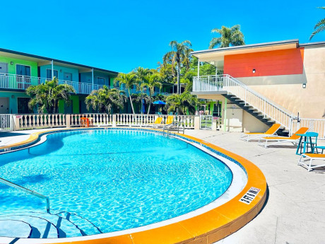 Welcome To Tropical Inn & Suites - Pool