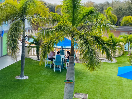 Welcome To Tropical Inn & Suites - Courtyard