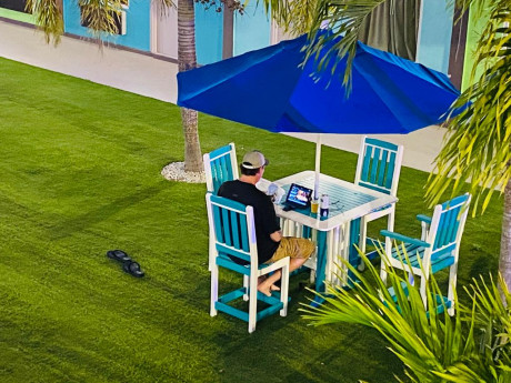 Welcome To Tropical Inn & Suites - Courtyard