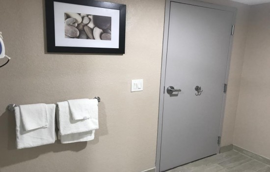 Welcome To Tropical Inn & Suites - Lowered Hooks and Racks