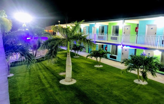 Welcome To Tropical Inn & Suites - Lovely Courtyard