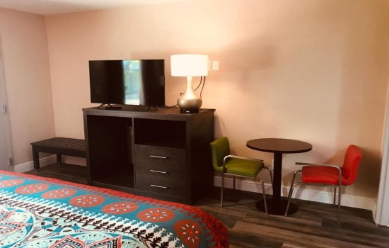 Welcome To Tropical Inn & Suites - Accessible King Room
