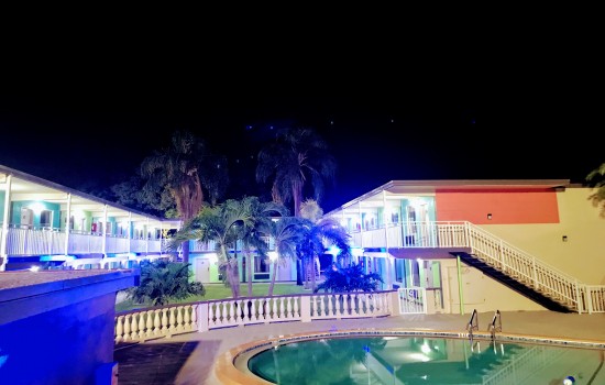 Welcome To Tropical Inn & Suites - Pool and Courtyard