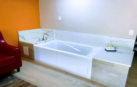Welcome To Tropical Inn & Suites - Soaking Tub